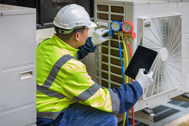 Professional Hvac technician working in Woodstock, VA